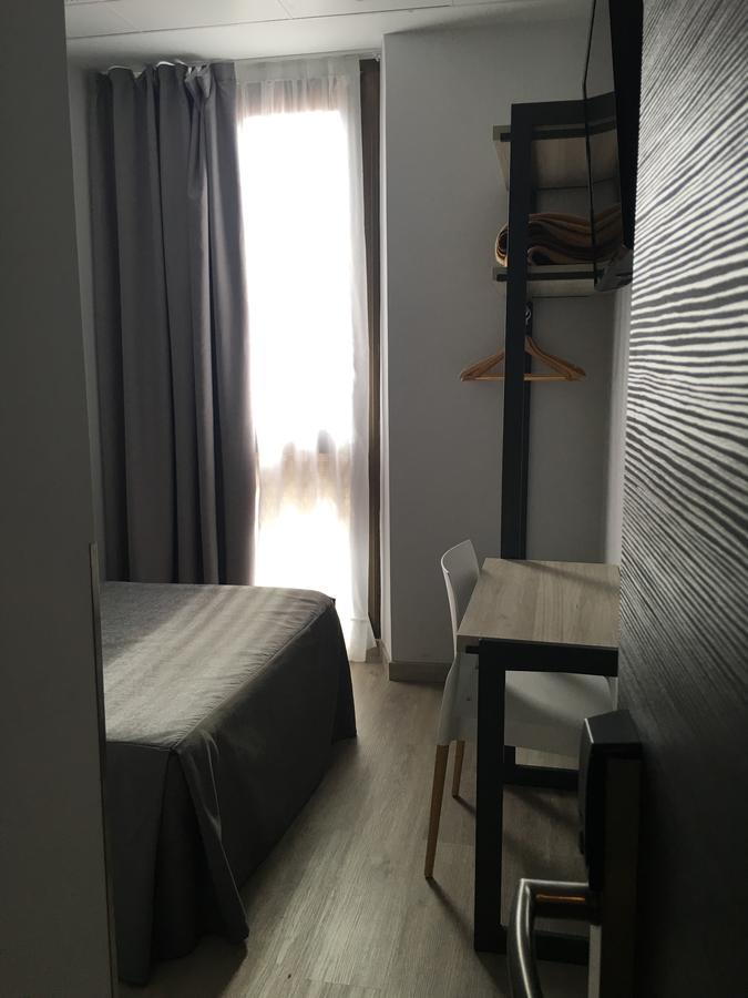Hostal Benidorm Barcelona Ngoại thất bức ảnh