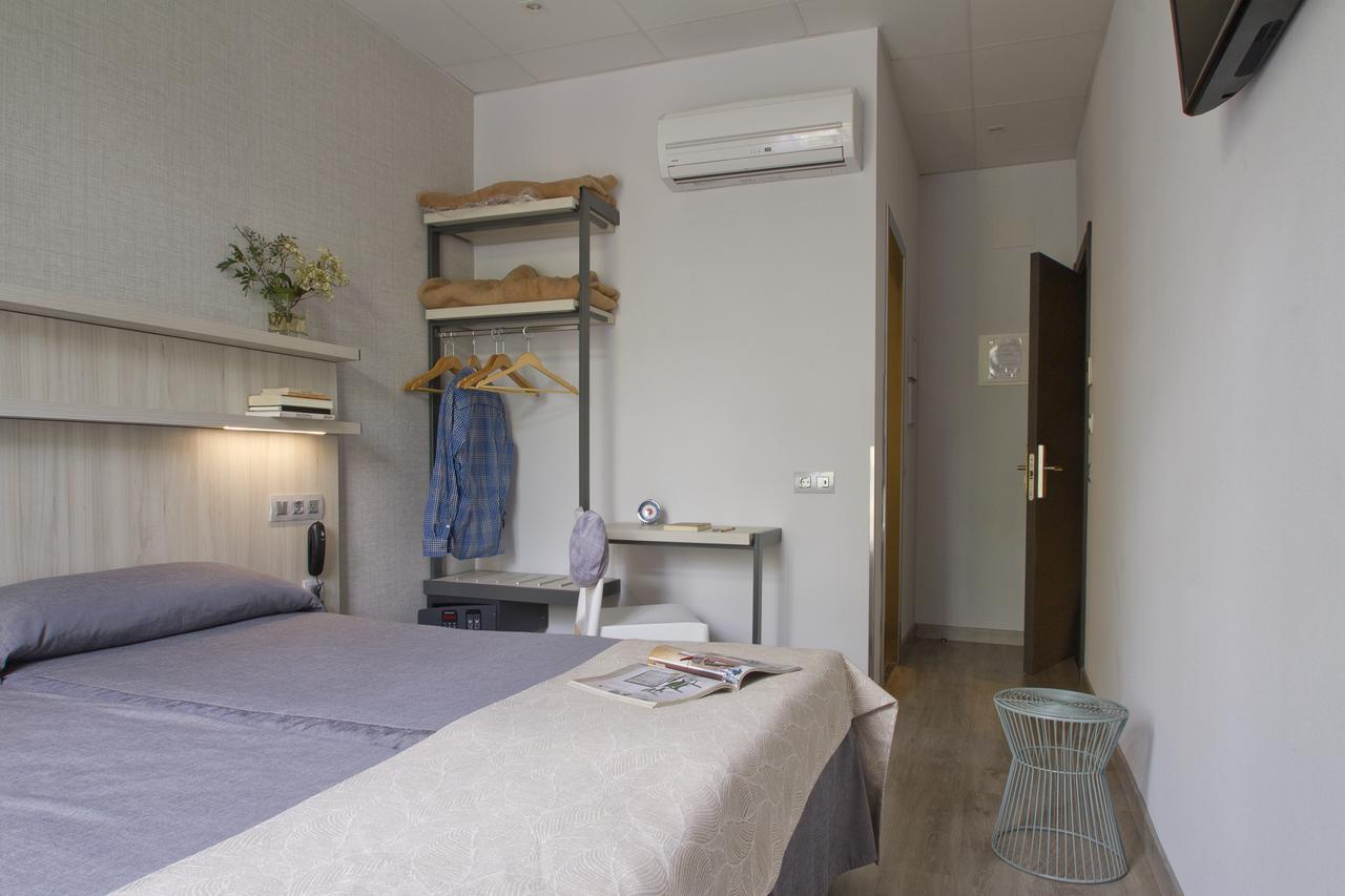 Hostal Benidorm Barcelona Ngoại thất bức ảnh