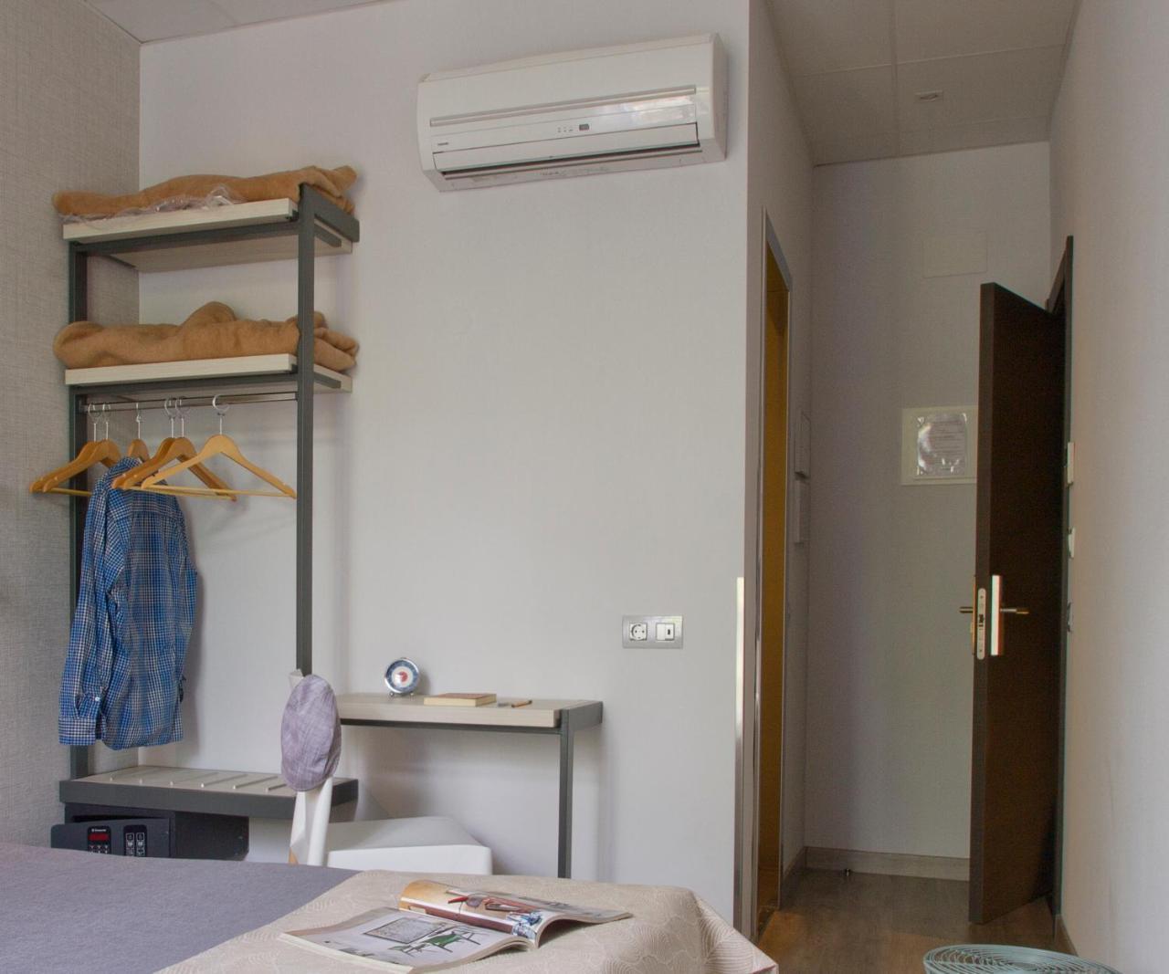 Hostal Benidorm Barcelona Ngoại thất bức ảnh