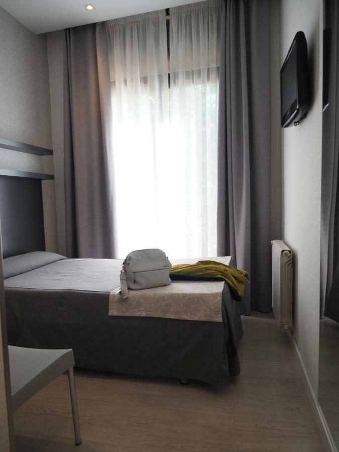 Hostal Benidorm Barcelona Ngoại thất bức ảnh