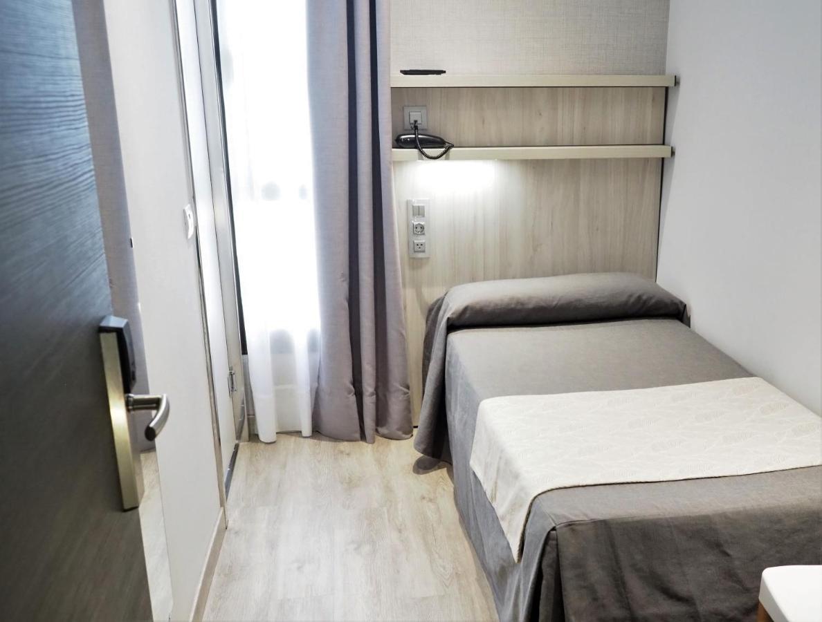 Hostal Benidorm Barcelona Ngoại thất bức ảnh